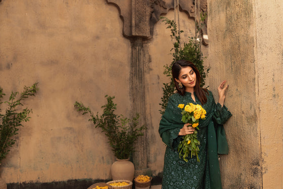KARI NOIR  EXCLUSIVE CHIKANKARI  FESTIVE EDIT